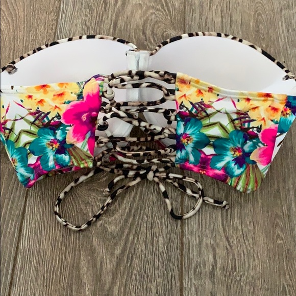 Victoria’s Secret Bandeau ! - Picture 2 of 3